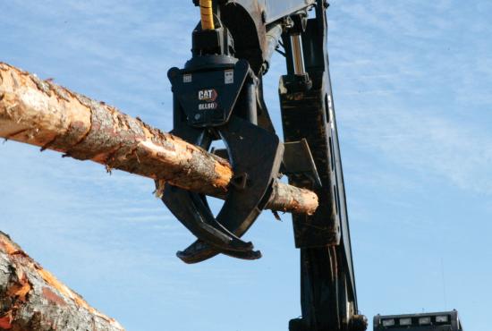 Grapple moving single log Grapple moving single log