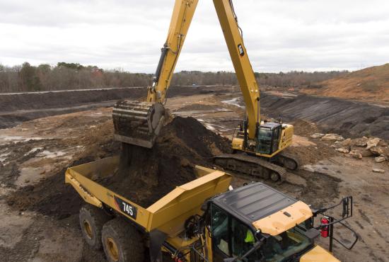 340 LRE loading a truck  340 LRE loading a truck