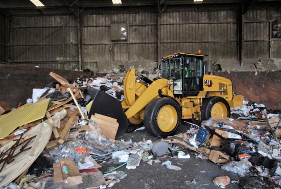 Cat® 938M Waste Handler Cat® 938M Waste Handler