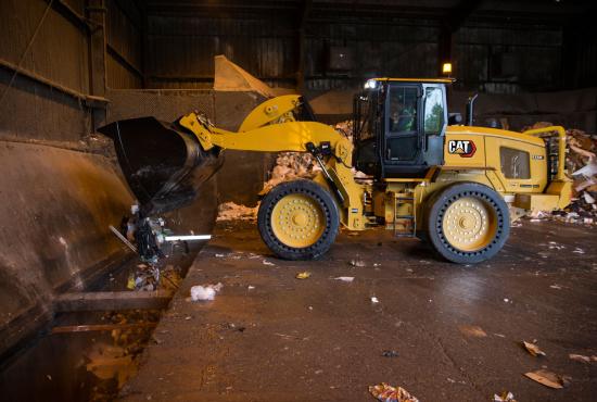 Cat® 938M Waste Handler Cat® 938M Waste Handler