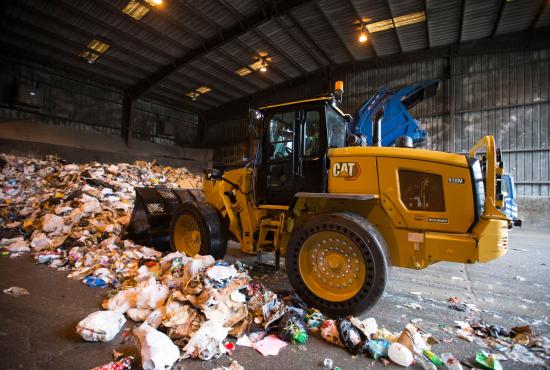 Cat® 938M Waste Handler Cat® 938M Waste Handler