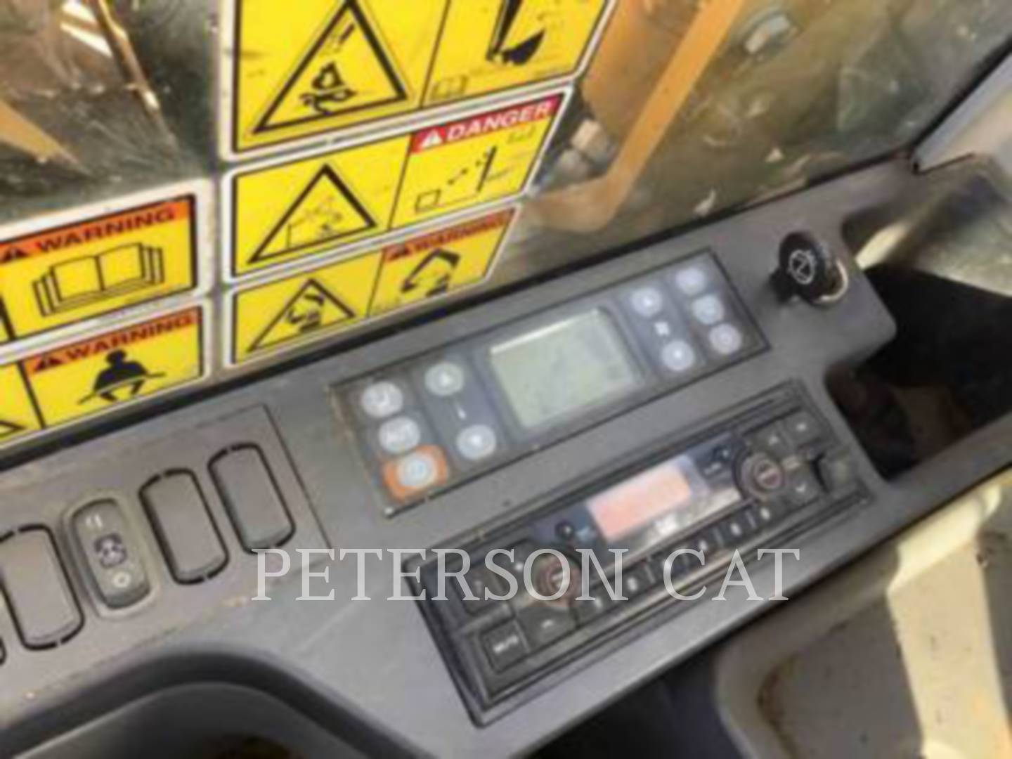 2017 CAT 320F
