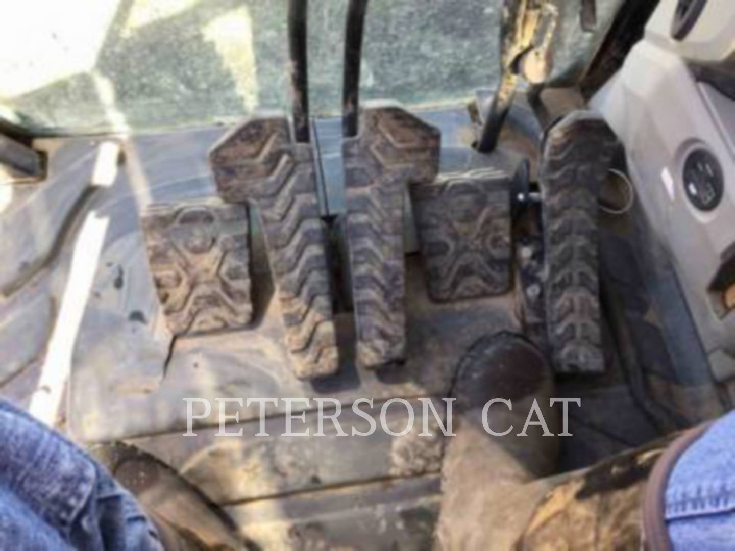 2017 CAT 320F