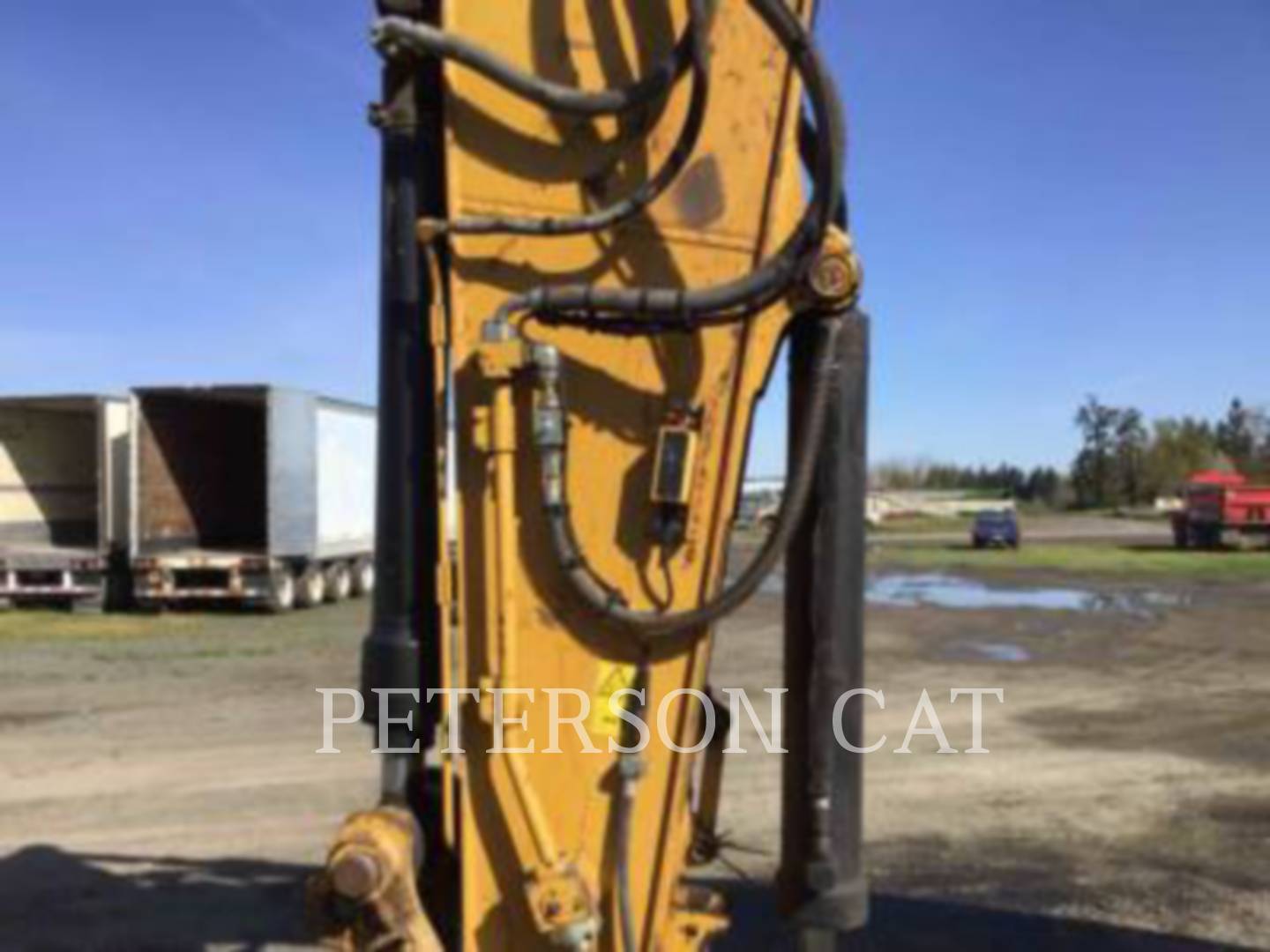 2017 CAT 320F